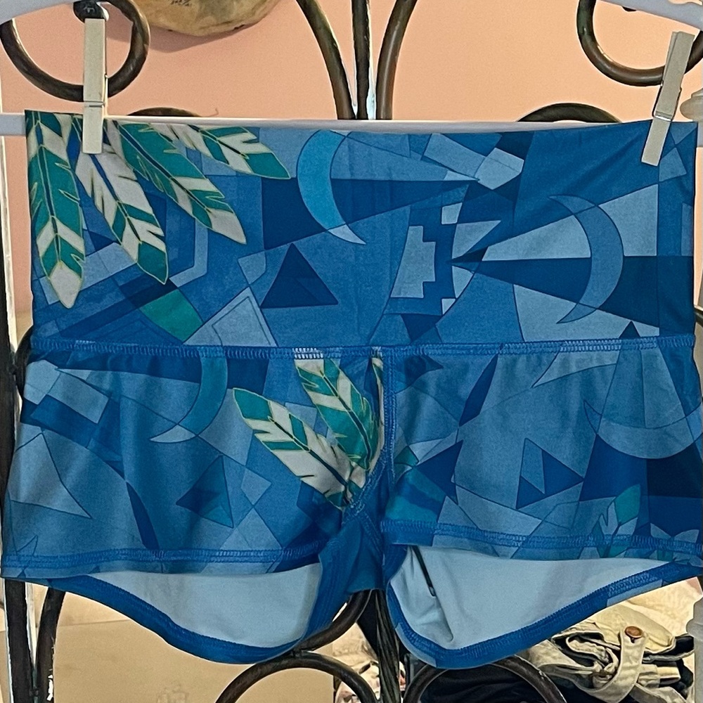 Teeki shorts